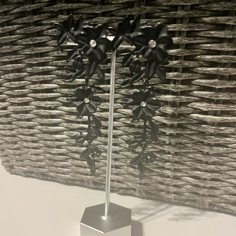 New! Ladies Flower Drop Earrings